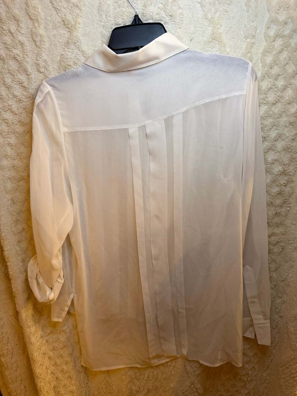 bebe Women's White Pleated Front Long Sleeve Button-Up Blouse Size M